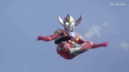 奥特曼折服瞬间！挑战极限的重量级对决