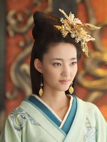 《蒙尘金枝陆明月：美女环绕的神秘角色大揭秘》