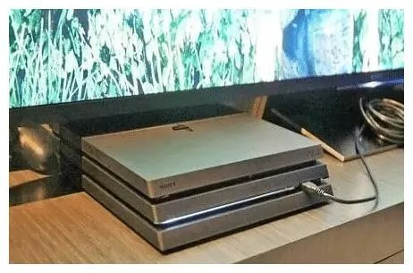 《二手PS4脏到不敢进屋？揭秘翻新后的惊喜》