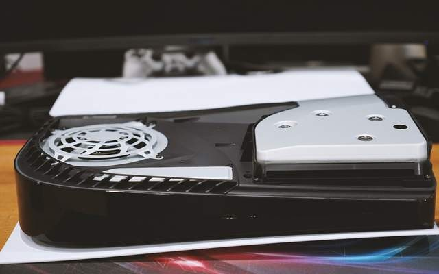 PS5过热自动关机？揭秘内部惊人脏污真相