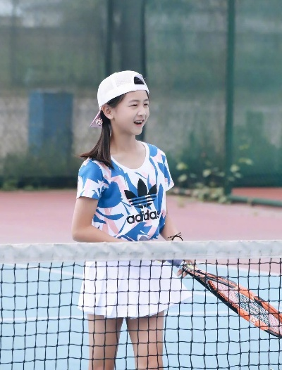 田亮叶一茜女儿网球照曝光：森碟下巴变尖，颜值飙升！