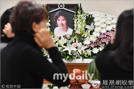 韩国女星李屿迩黑白照遗照曝光，43岁离世引发关注