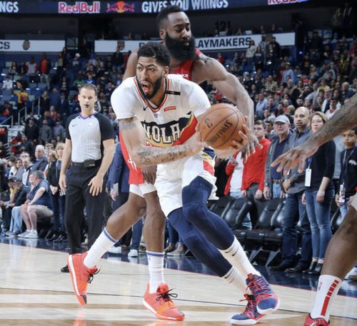 篮球场引擎风暴！暴走老爹托姆斯硬汉风采，揭秘球场霸主秘诀