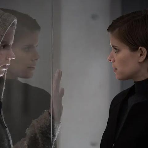 鲶鱼女神安雅·泰勒-乔伊，音乐节惊艳亮相，白皙肌肤闪耀全场