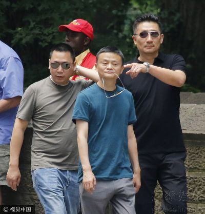 马云法国快艇墨镜白帽潮玩记