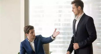 《职场黑暗面：揭秘“虐待式”老板的领导真相》