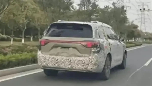 问界M7全新谍照首曝：设计大变，新车即将亮相！