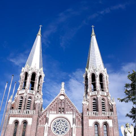 《大教堂：乌鸦诅咒》前传揭秘，探寻神秘诅咒之谜