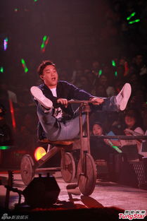 陈奕迅香港麦当劳音乐会惊艳亮相！造型绝杀！