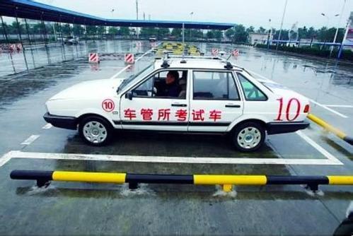 《2026新规来袭：单踏板刹停+ABS强制装，驾驶变革！》