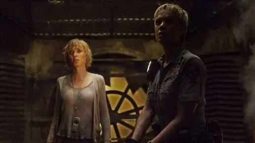 《寂静岭F》女主狂奔画面曝光！强者风范引热议