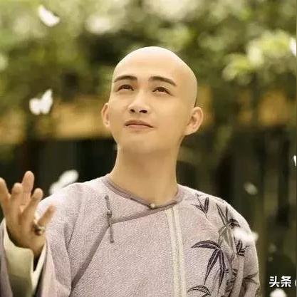 《2025独家揭秘：无尽冬日App与小程序大对比》