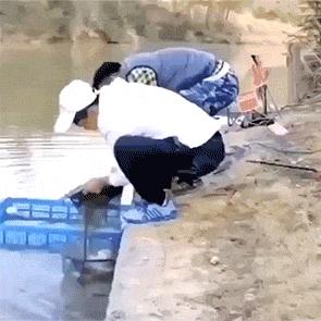 《洗澡时别想这些，男人囧图大揭秘！》