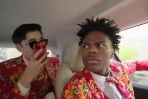 《甲亢哥变身罗马战神，严肃表情入戏深！》