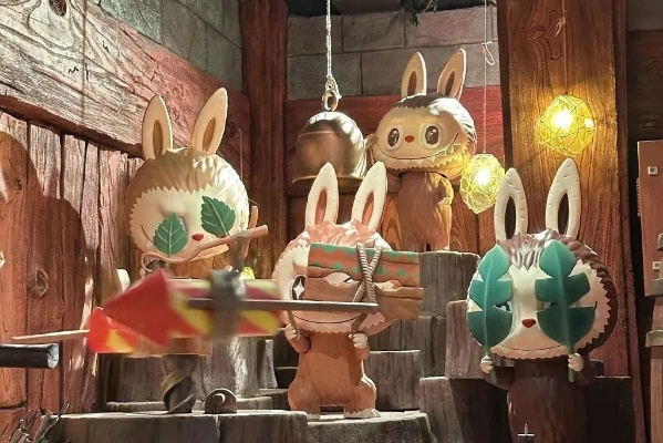 Labubu设计揭秘：孩子狂热追捧，家长也求同款！