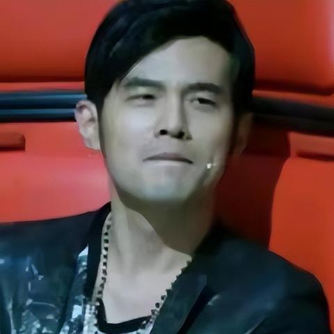 周杰伦晒照遭调侃，霸气回应：时间宝贵！