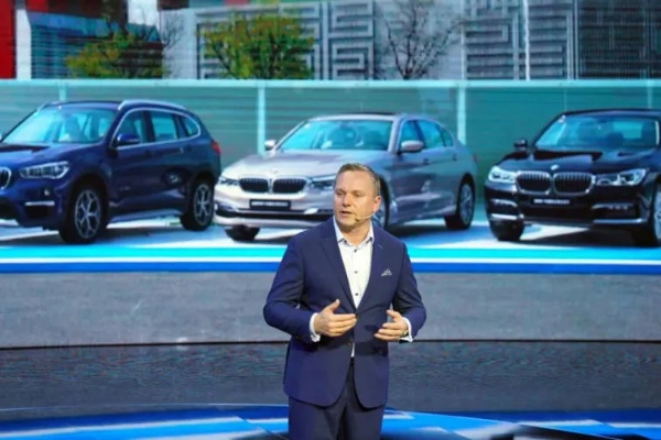宝马高管点评：揭秘“四轮智能手机”的独特魅力