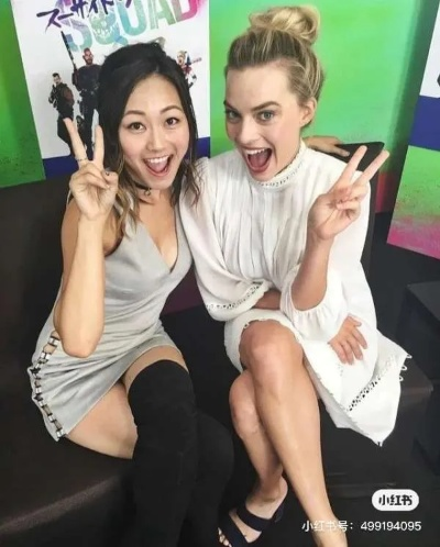 《黑袍星光》演员生活照曝光，喜美子甜蜜互动引关注