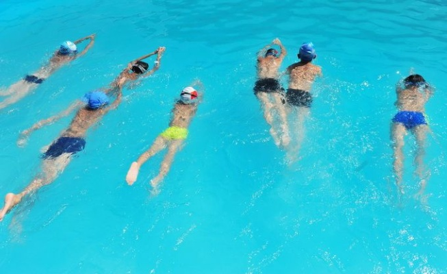 低收入者游泳馆禁令：揭秘身体清洁度与收入的关系