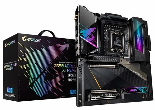 技嘉STEALTH Revolution纯白梦幻，揭秘简约装机美学新境界！