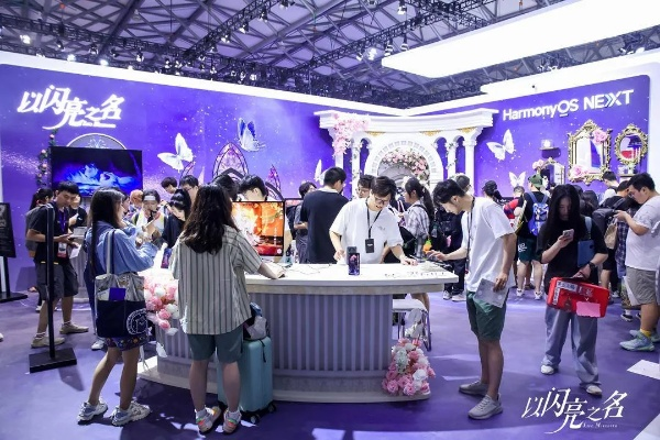 2025 ChinaJoy独家揭秘：王者荣耀、光与夜之恋鸿蒙展惊现神秘新玩法！