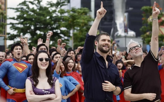 《超人新片引争议：导演解读移民与政治议题》