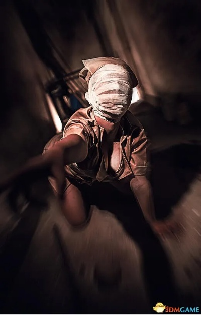 《寂静岭2》护士COS：水泡头性感护士，恐怖面容惊悚再现