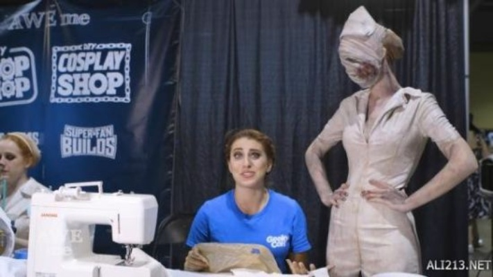 《寂静岭2》护士COS：水泡头性感护士，恐怖面容惊悚再现