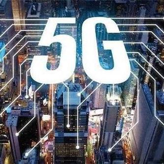 华为余承东自曝开车玩手机：罚款已交，网友热议！