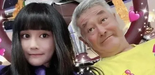 赵本山女儿守护父亲：不让疲惫的他再添忧愁