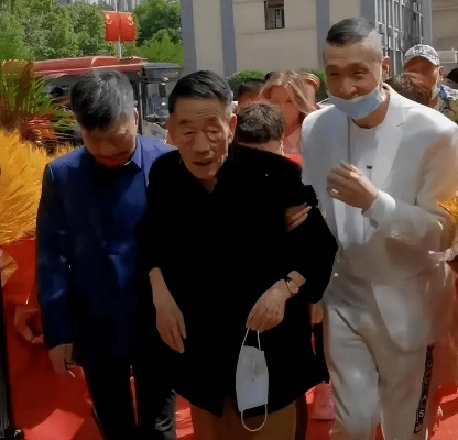 杨少华离世前剪彩现场曝光，店家直言：未见异常！