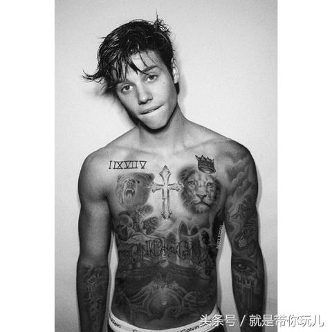 贾斯汀·比伯自拍曝光：胡子拉碴汗流浃背，粉丝直呼接地气