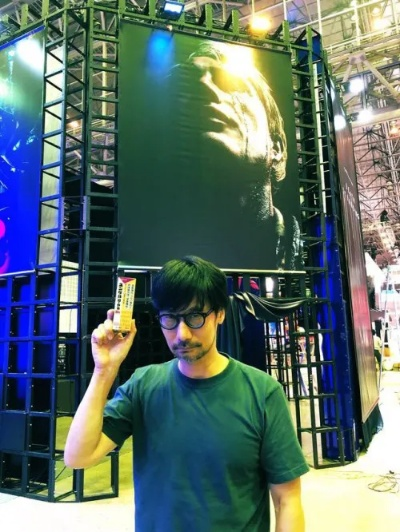 小岛秀夫空降B站休闲区！粉丝热情追捧！