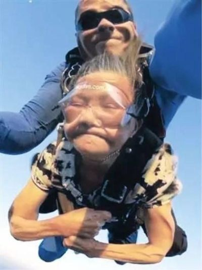 《爷爷20岁身姿爱奶奶，囧图揭秘年龄界限突破！》