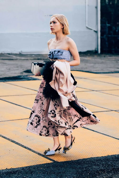 《天刀手游新装揭秘：清凉泳装，海浪气息尽在身》