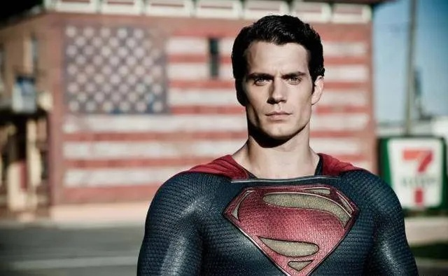 《超人身高排行：科伦斯韦紧随其后，竟居第二！》