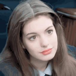 安妮·海瑟薇杂志封面：白皙优雅，游戏玩家必看！