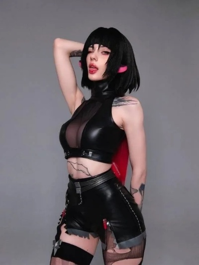 绝美甜妹COS《剑星》伊芙：身材绝赞，视觉盛宴！