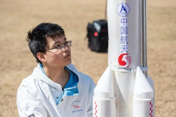 哈工大新生奇遇：姓名直冲太空征途