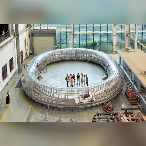 超导磁浮列车揭秘：150km/h后惊现贴地飞行奇迹！