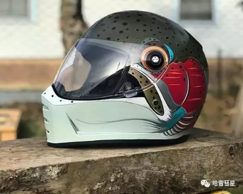 《羊蹄山传奇：探寻“境井仁”头盔，传承经典情怀》