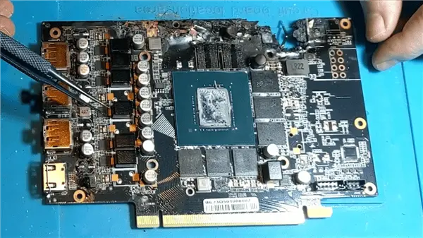 RTX4060 Ti意外起火烧毁，揭秘非超频下的安全隐患