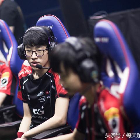 《厂长Clearlove重磅回归！JDG战队新任教练揭晓》