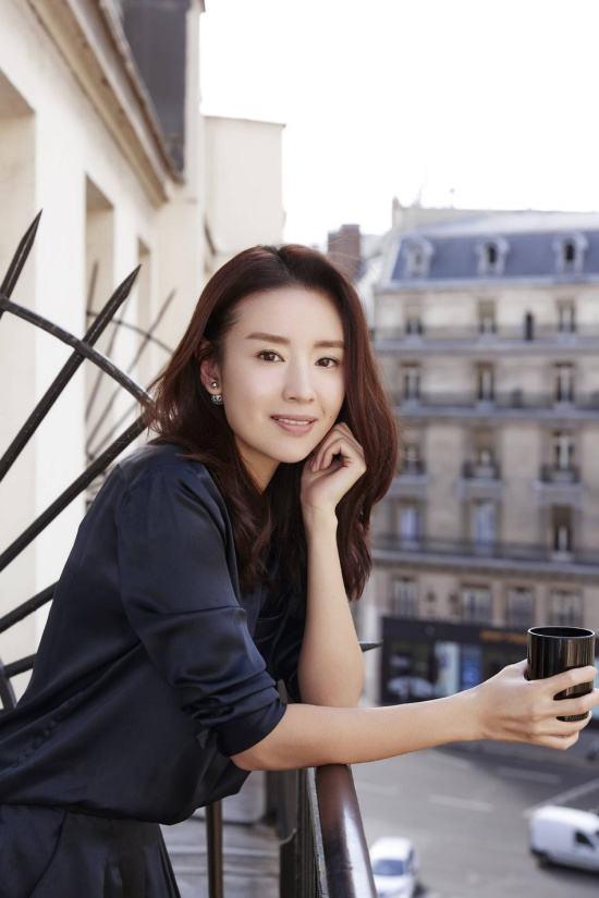 《七七街拍风华绝代，神似张柏芝引热议》