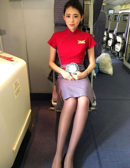 空姐高跟鞋诱惑瞬间，湿咸囧图揭秘！