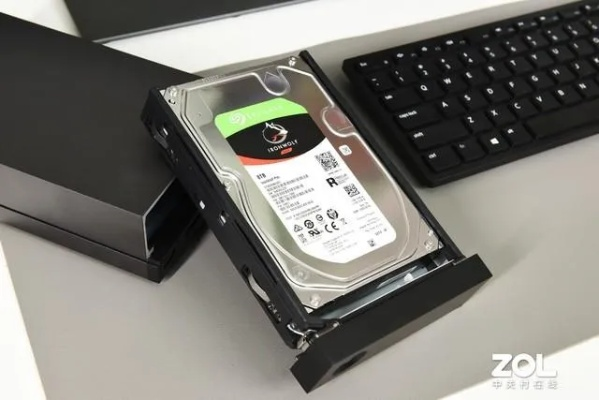 《突破存储极限！希捷酷狼Pro 30TB硬盘震撼登场》