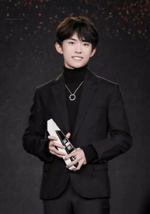 易烊千玺年度男演员全票通过，搜索点击率飙升！