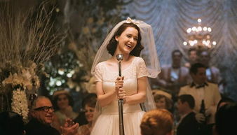 《小熊女创纪录：两度艾美奖非二元性别演员传奇》