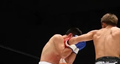 格斗巅峰对决！国内格斗游戏一哥败给日本定制冠军