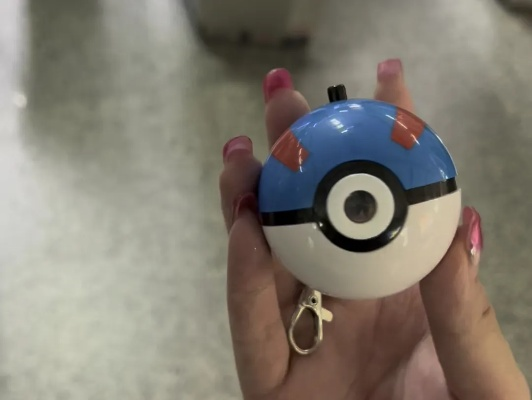 上海交通卡宝可梦联名版：发光精灵球卡，刷出独特光彩！